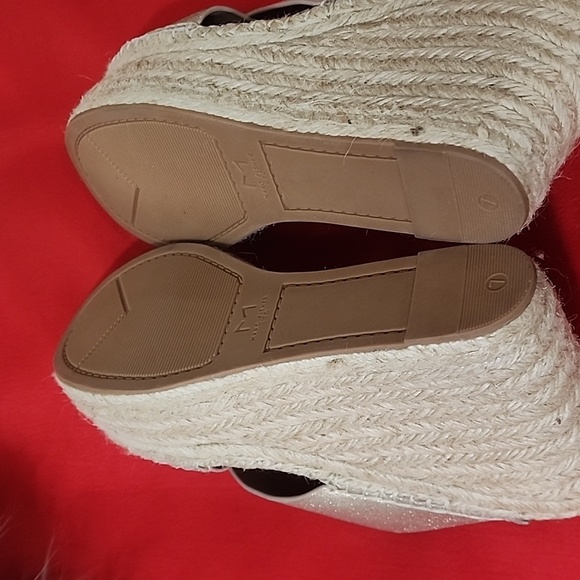 MARC FISHER SANDALS - Picture 10 of 12